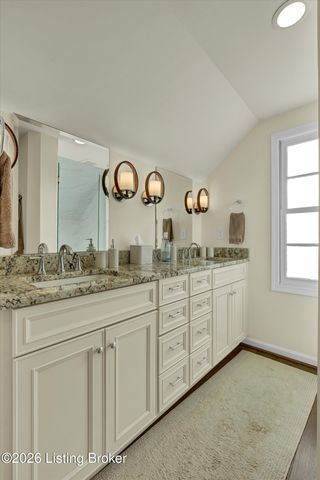 814 Beechwood Rd, Louisville, KY 40207