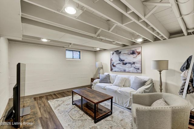 814 Beechwood Rd, Louisville, KY 40207