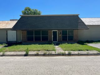 517 E Broadway Street 304, Gainesville, TX 76240