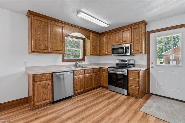 113 Spivey Farm LN, Suffolk, VA 23438