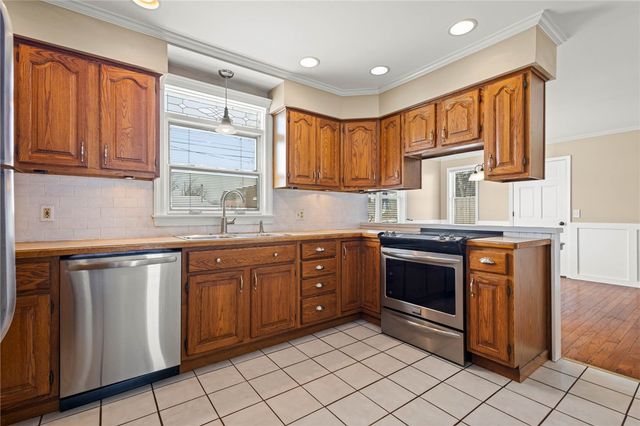 54 Alys Drive East, Cheektowaga, NY 14043