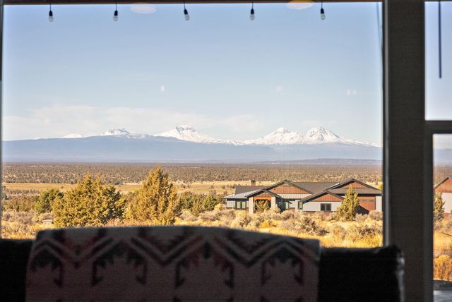 16384 SW Grandview Road, Powell Butte, OR 97753