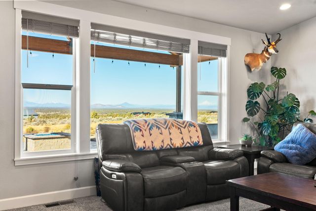 16384 SW Grandview Road, Powell Butte, OR 97753