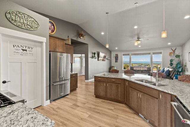 16384 SW Grandview Road, Powell Butte, OR 97753