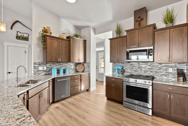 16384 SW Grandview Road, Powell Butte, OR 97753