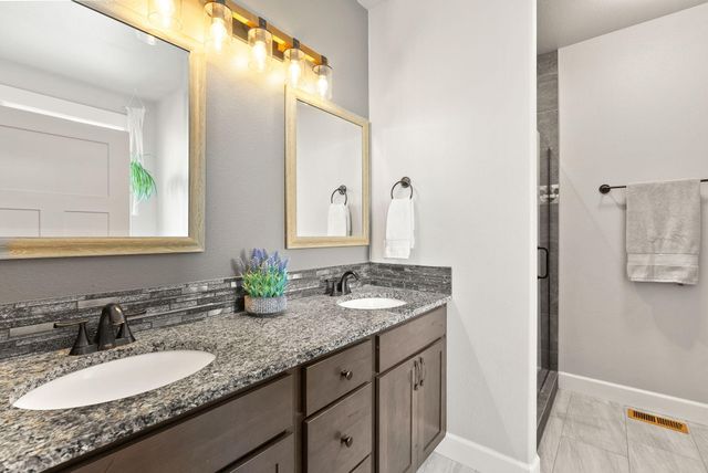 16384 SW Grandview Road, Powell Butte, OR 97753