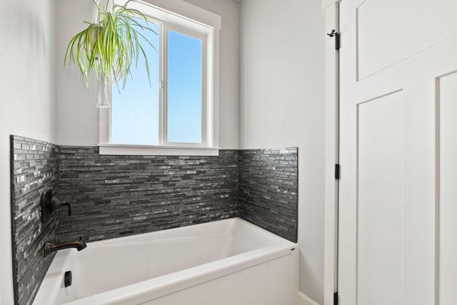 16384 SW Grandview Road, Powell Butte, OR 97753