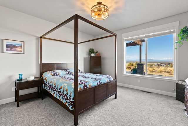 16384 SW Grandview Road, Powell Butte, OR 97753