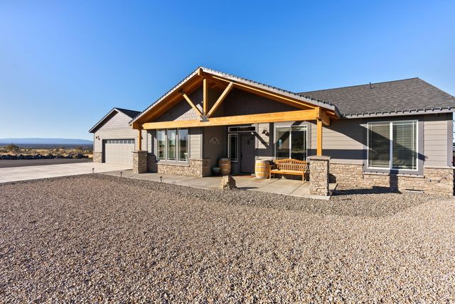 16384 SW Grandview Road, Powell Butte, OR 97753