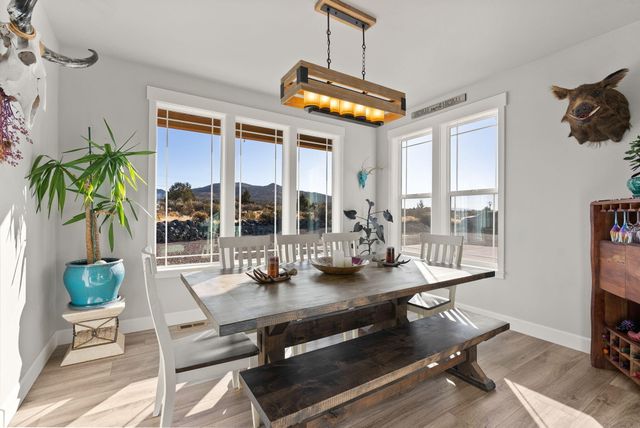 16384 SW Grandview Road, Powell Butte, OR 97753