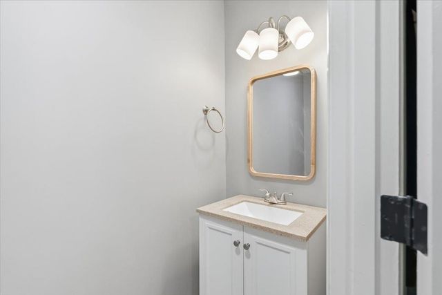 2137 WOODSIDE DR, Germantown, TN 38138