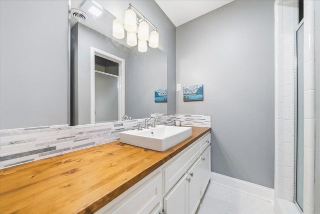 2137 WOODSIDE DR, Germantown, TN 38138