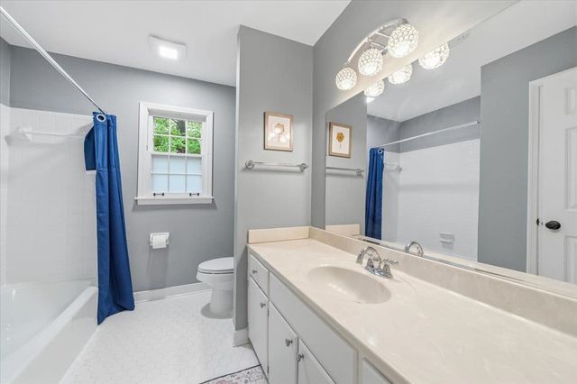 2137 WOODSIDE DR, Germantown, TN 38138