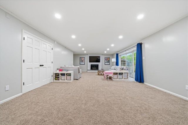 2137 WOODSIDE DR, Germantown, TN 38138