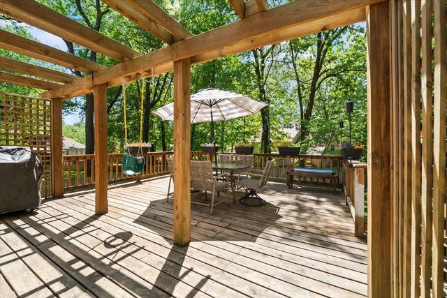 2137 WOODSIDE DR, Germantown, TN 38138