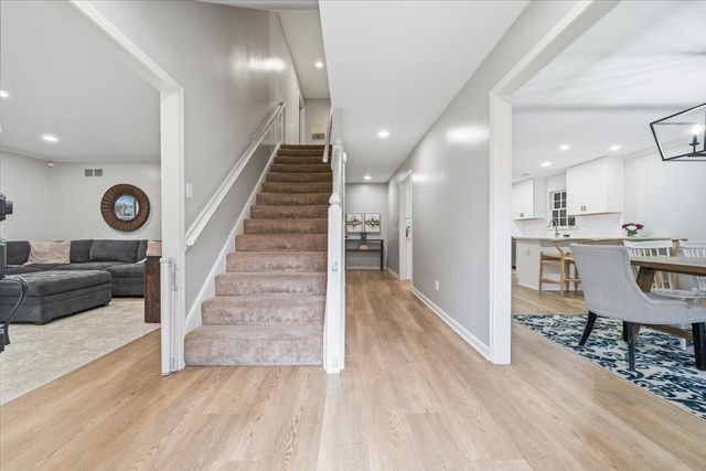 2137 WOODSIDE DR, Germantown, TN 38138