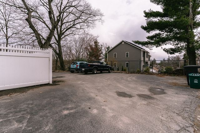 2 Natural History Dr., Worcester, MA 01605