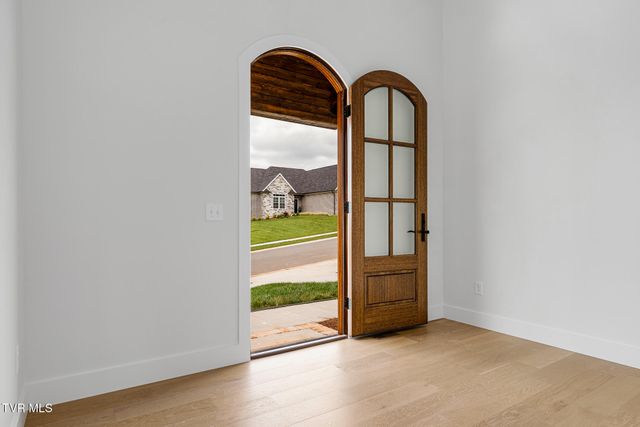 50 Glaze Farm Way, Johnson City, TN 37601