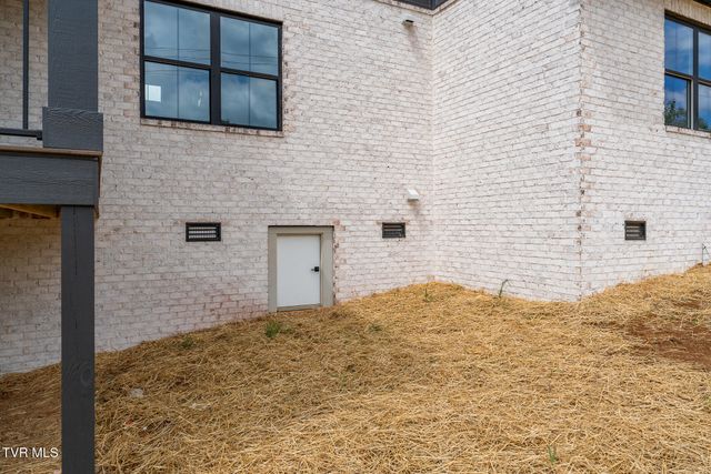 50 Glaze Farm Way, Johnson City, TN 37601