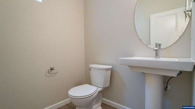 24 & 26 Sand Ridge Ct, Lebanon, OR 97355