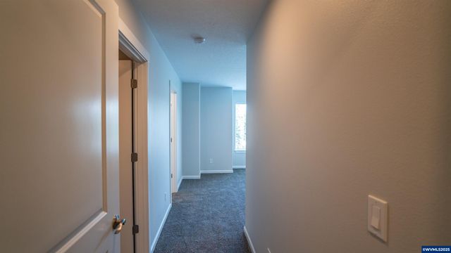 24 & 26 Sand Ridge Ct, Lebanon, OR 97355