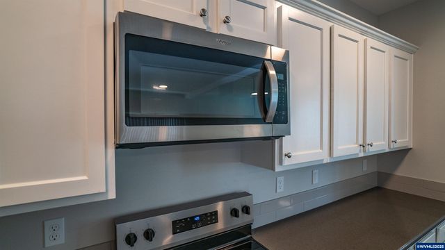 24 & 26 Sand Ridge Ct, Lebanon, OR 97355