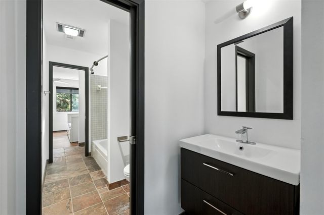 2019 Mcclendon Street, Houston, TX 77030