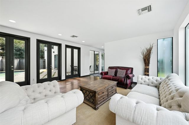 2019 Mcclendon Street, Houston, TX 77030