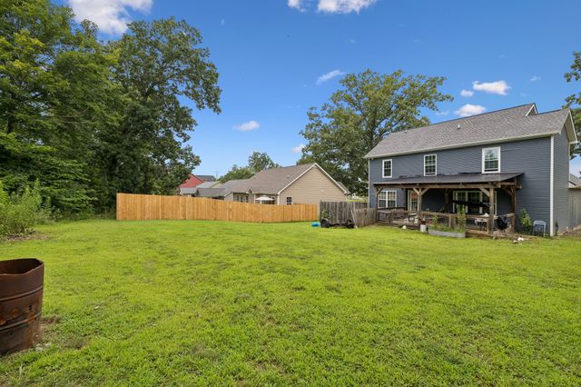 1480 Trainer Rd, Clarksville, TN 37042