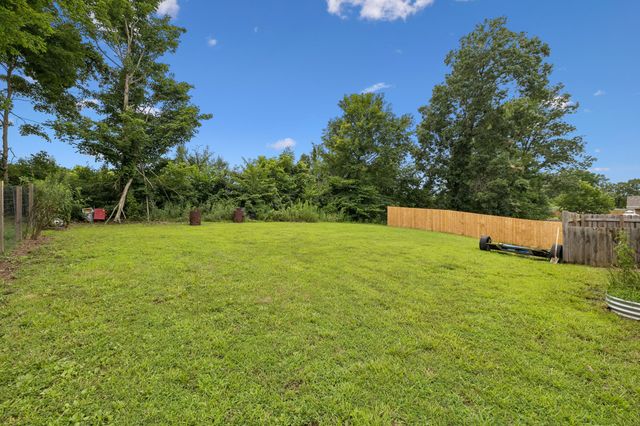 1480 Trainer Rd, Clarksville, TN 37042