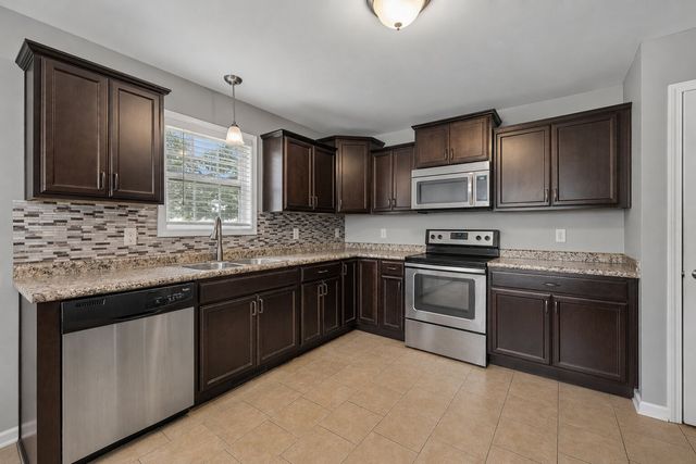 1480 Trainer Rd, Clarksville, TN 37042