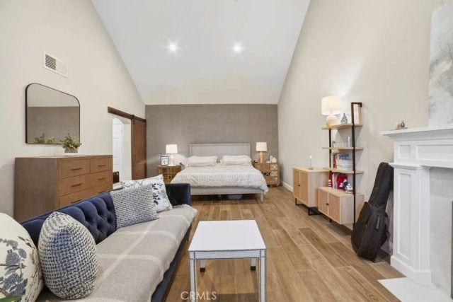 5 Northampton Court 103, Newport Beach, CA 92660