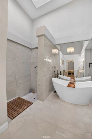 5 Northampton Court 103, Newport Beach, CA 92660