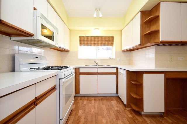 5351 N East River Road 203, Chicago, IL 60656