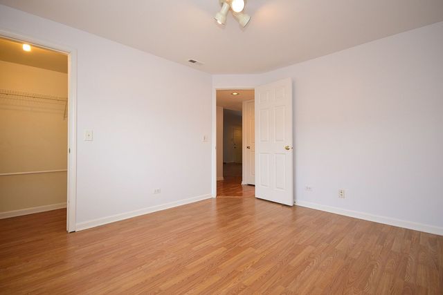 5351 N East River Road 203, Chicago, IL 60656