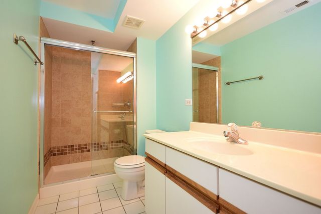 5351 N East River Road 203, Chicago, IL 60656