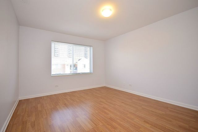 5351 N East River Road 203, Chicago, IL 60656