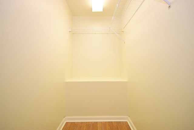 5351 N East River Road 203, Chicago, IL 60656