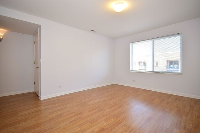 5351 N East River Road 203, Chicago, IL 60656