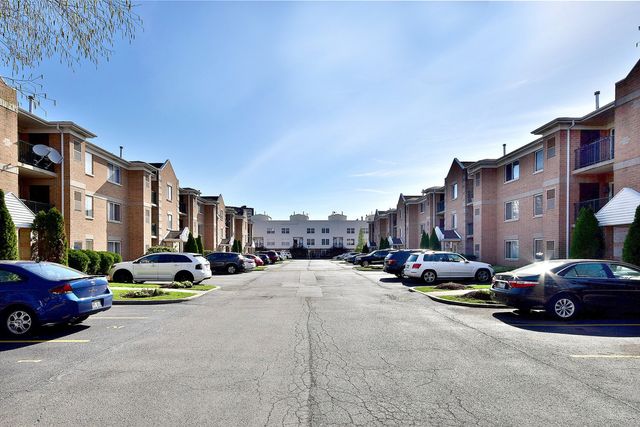 5351 N East River Road 203, Chicago, IL 60656
