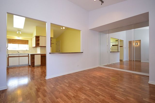 5351 N East River Road 203, Chicago, IL 60656