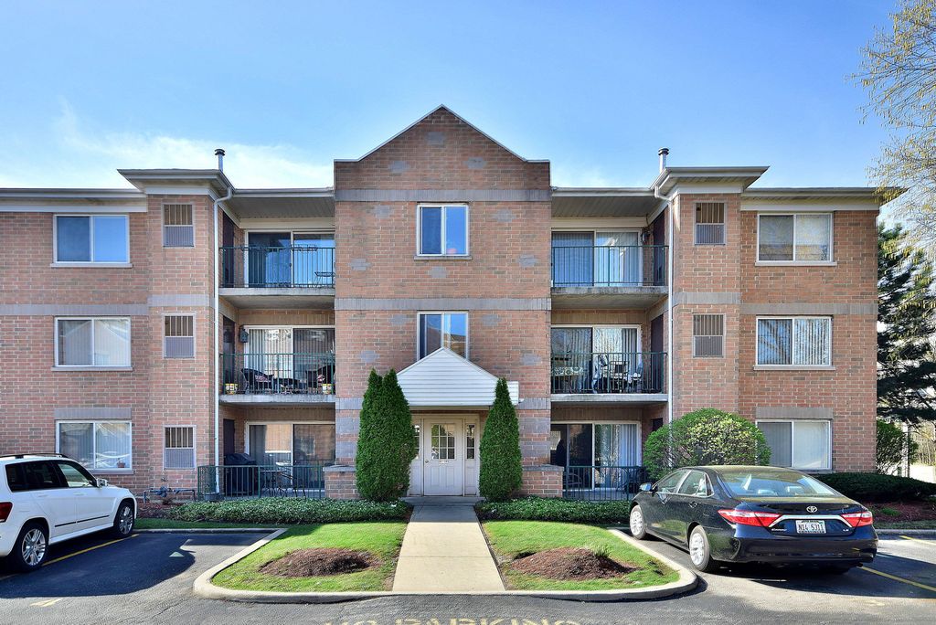 5351 N East River Road 203, Chicago, IL 60656