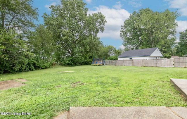 4805 Raven Rd, Louisville, KY 40213