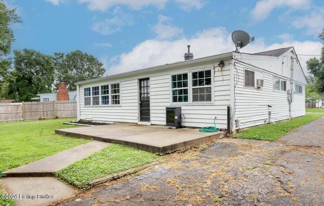 4805 Raven Rd, Louisville, KY 40213