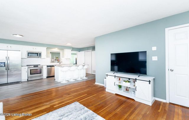 4805 Raven Rd, Louisville, KY 40213