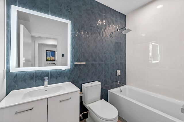 11 Boynton St. 201, Swampscott, MA 01907