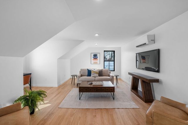 11 Boynton St. 201, Swampscott, MA 01907