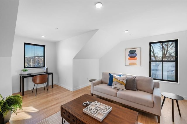 11 Boynton St. 201, Swampscott, MA 01907