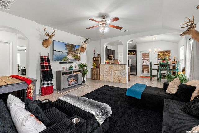 2610 LONESOME CREEK TRL, New Braunfels, TX 78130