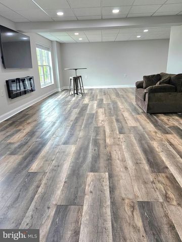 521 GILMER RD 521 GILMER RD, Coatesville, PA 19320